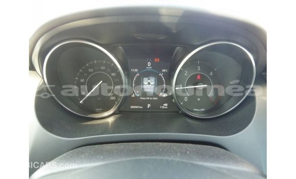 Acheter Import Voiture Jaguar E-Pace Blanc à Import - Dubai, Iles Acheter Import Voiture Jaguar E-Pace Blanc à Import - Dubai, Iles