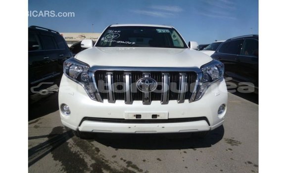 Acheter Import Voiture Toyota Prado Blanc à Import - Dubai, Iles Acheter Import Voiture Toyota Prado Blanc à Import - Dubai, Iles