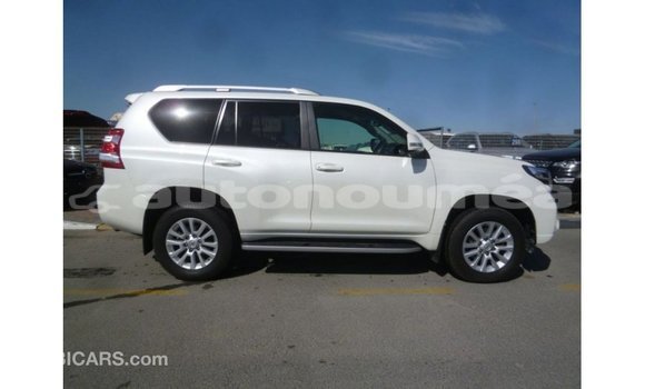 Acheter Import Voiture Toyota Prado Blanc à Import - Dubai, Iles Acheter Import Voiture Toyota Prado Blanc à Import - Dubai, Iles