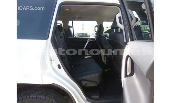 Acheter Import Voiture Toyota Prado Blanc à Import - Dubai, Iles Acheter Import Voiture Toyota Prado Blanc à Import - Dubai, Iles