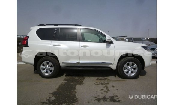 Acheter Import Voiture Toyota Prado Blanc à Import - Dubai, Iles Acheter Import Voiture Toyota Prado Blanc à Import - Dubai, Iles