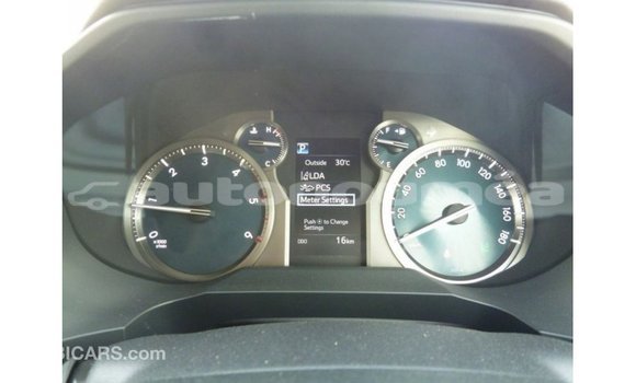 Acheter Import Voiture Toyota Prado Blanc à Import - Dubai, Iles Acheter Import Voiture Toyota Prado Blanc à Import - Dubai, Iles