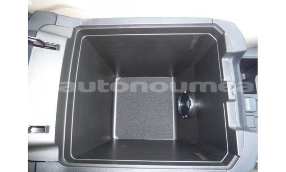 Acheter Import Voiture Toyota Prado Blanc à Import - Dubai, Iles Acheter Import Voiture Toyota Prado Blanc à Import - Dubai, Iles