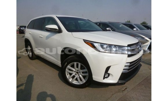 Acheter Import Voiture Toyota Kluger Blanc à Import - Dubai, Iles Acheter Import Voiture Toyota Kluger Blanc à Import - Dubai, Iles