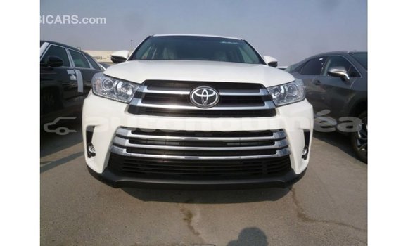 Acheter Import Voiture Toyota Kluger Blanc à Import - Dubai, Iles Acheter Import Voiture Toyota Kluger Blanc à Import - Dubai, Iles