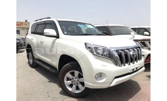 Acheter Import Voiture Toyota Prado Blanc à Import - Dubai, Iles Acheter Import Voiture Toyota Prado Blanc à Import - Dubai, Iles