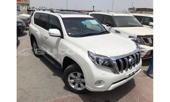 Acheter Import Voiture Toyota Prado Blanc à Import - Dubai, Iles Acheter Import Voiture Toyota Prado Blanc à Import - Dubai, Iles