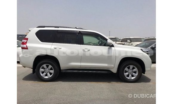 Acheter Import Voiture Toyota Prado Blanc à Import - Dubai, Iles Acheter Import Voiture Toyota Prado Blanc à Import - Dubai, Iles