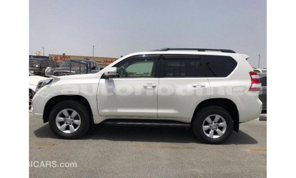 Acheter Import Voiture Toyota Prado Blanc à Import - Dubai, Iles Acheter Import Voiture Toyota Prado Blanc à Import - Dubai, Iles