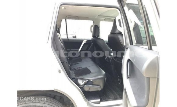 Acheter Import Voiture Toyota Prado Blanc à Import - Dubai, Iles Acheter Import Voiture Toyota Prado Blanc à Import - Dubai, Iles