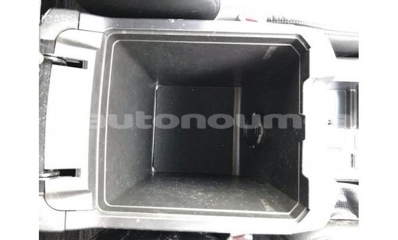 Acheter Import Voiture Toyota Prado Blanc à Import - Dubai, Iles Acheter Import Voiture Toyota Prado Blanc à Import - Dubai, Iles