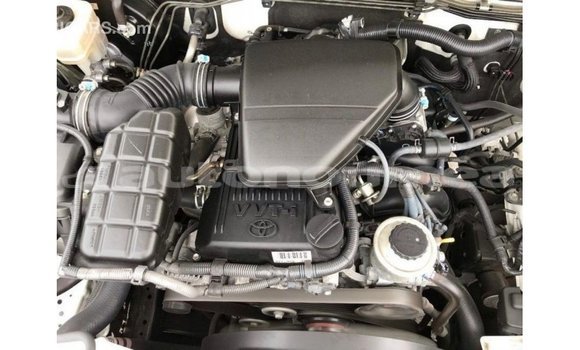 Acheter Import Voiture Toyota Prado Blanc à Import - Dubai, Iles Acheter Import Voiture Toyota Prado Blanc à Import - Dubai, Iles