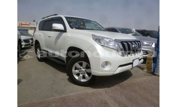 Acheter Import Voiture Toyota Prado Blanc à Import - Dubai, Iles Acheter Import Voiture Toyota Prado Blanc à Import - Dubai, Iles