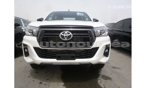 Acheter Import Voiture Toyota Hilux Blanc à Import - Dubai, Iles Acheter Import Voiture Toyota Hilux Blanc à Import - Dubai, Iles