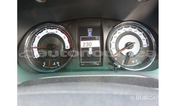 Acheter Import Voiture Toyota Hilux Blanc à Import - Dubai, Iles Acheter Import Voiture Toyota Hilux Blanc à Import - Dubai, Iles