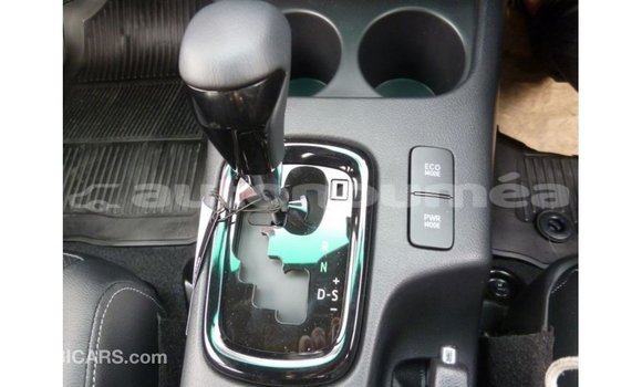 Acheter Import Voiture Toyota Hilux Blanc à Import - Dubai, Iles Acheter Import Voiture Toyota Hilux Blanc à Import - Dubai, Iles