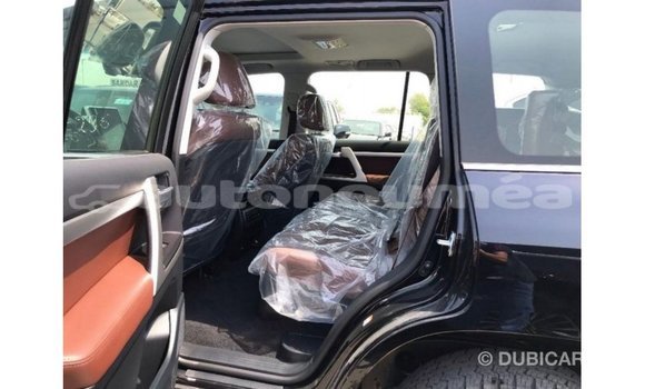 Acheter Import Voiture Toyota Land Cruiser Noir à Import - Dubai, Iles Acheter Import Voiture Toyota Land Cruiser Noir à Import - Dubai, Iles