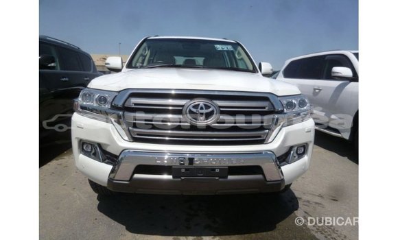 Acheter Import Voiture Toyota Land Cruiser Blanc à Import - Dubai, Iles Acheter Import Voiture Toyota Land Cruiser Blanc à Import - Dubai, Iles