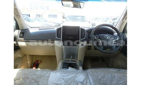Acheter Import Voiture Toyota Land Cruiser Blanc à Import - Dubai, Iles Acheter Import Voiture Toyota Land Cruiser Blanc à Import - Dubai, Iles