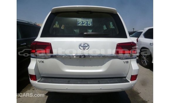 Acheter Import Voiture Toyota Land Cruiser Blanc à Import - Dubai, Iles Acheter Import Voiture Toyota Land Cruiser Blanc à Import - Dubai, Iles