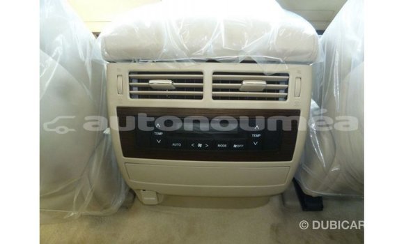 Acheter Import Voiture Toyota Land Cruiser Blanc à Import - Dubai, Iles Acheter Import Voiture Toyota Land Cruiser Blanc à Import - Dubai, Iles