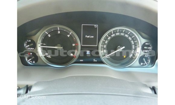 Acheter Import Voiture Toyota Land Cruiser Blanc à Import - Dubai, Iles Acheter Import Voiture Toyota Land Cruiser Blanc à Import - Dubai, Iles