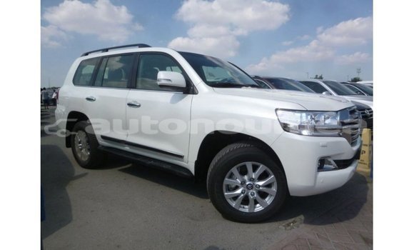 Acheter Import Voiture Toyota Land Cruiser Blanc à Import - Dubai, Iles Acheter Import Voiture Toyota Land Cruiser Blanc à Import - Dubai, Iles
