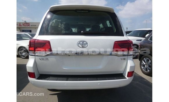 Acheter Import Voiture Toyota Land Cruiser Blanc à Import - Dubai, Iles Acheter Import Voiture Toyota Land Cruiser Blanc à Import - Dubai, Iles