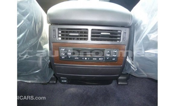 Acheter Import Voiture Toyota Land Cruiser Blanc à Import - Dubai, Iles Acheter Import Voiture Toyota Land Cruiser Blanc à Import - Dubai, Iles