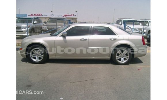 Acheter Import Voiture Chrysler 300 Beige à Import - Dubai, Iles Acheter Import Voiture Chrysler 300 Beige à Import - Dubai, Iles
