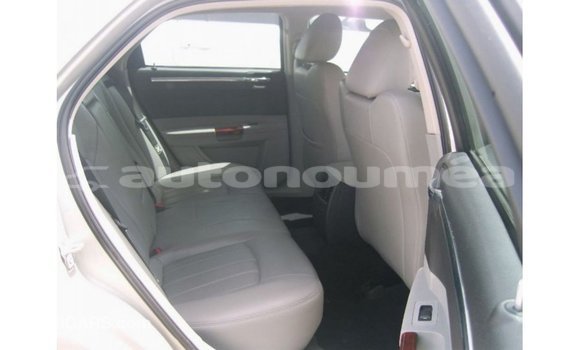 Acheter Import Voiture Chrysler 300 Beige à Import - Dubai, Iles Acheter Import Voiture Chrysler 300 Beige à Import - Dubai, Iles