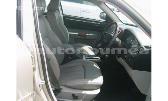 Acheter Import Voiture Chrysler 300 Beige à Import - Dubai, Iles Acheter Import Voiture Chrysler 300 Beige à Import - Dubai, Iles