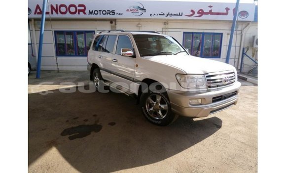 Acheter Import Voiture Toyota Land Cruiser Blanc à Import - Dubai, Iles Acheter Import Voiture Toyota Land Cruiser Blanc à Import - Dubai, Iles