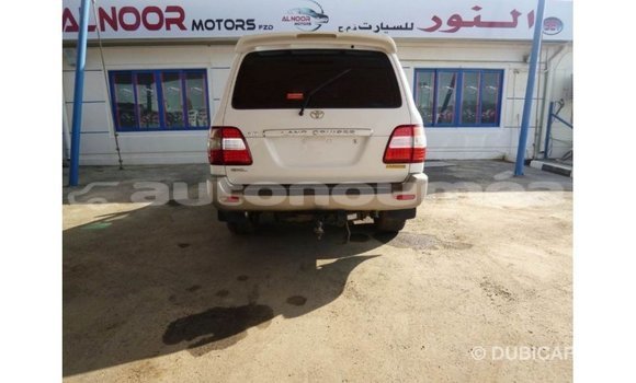 Acheter Import Voiture Toyota Land Cruiser Blanc à Import - Dubai, Iles Acheter Import Voiture Toyota Land Cruiser Blanc à Import - Dubai, Iles