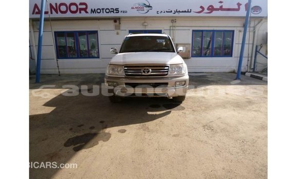 Acheter Import Voiture Toyota Land Cruiser Blanc à Import - Dubai, Iles Acheter Import Voiture Toyota Land Cruiser Blanc à Import - Dubai, Iles