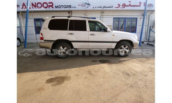 Acheter Import Voiture Toyota Land Cruiser Blanc à Import - Dubai, Iles Acheter Import Voiture Toyota Land Cruiser Blanc à Import - Dubai, Iles