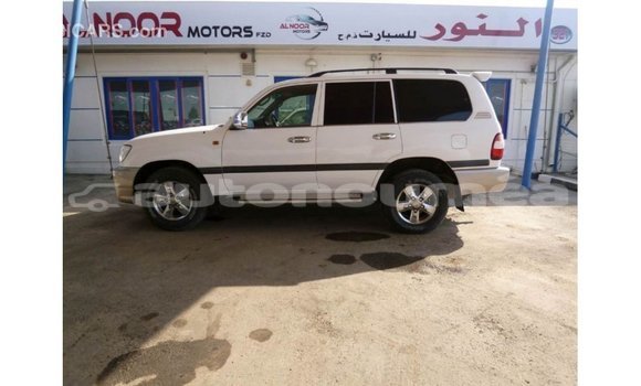 Acheter Import Voiture Toyota Land Cruiser Blanc à Import - Dubai, Iles Acheter Import Voiture Toyota Land Cruiser Blanc à Import - Dubai, Iles