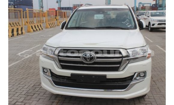 Acheter Import Voiture Toyota Land Cruiser Blanc à Import - Dubai, Iles Acheter Import Voiture Toyota Land Cruiser Blanc à Import - Dubai, Iles