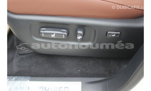 Acheter Import Voiture Toyota Land Cruiser Blanc à Import - Dubai, Iles Acheter Import Voiture Toyota Land Cruiser Blanc à Import - Dubai, Iles