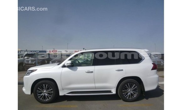 Acheter Import Voiture Lexus LX Blanc à Import - Dubai, Iles Acheter Import Voiture Lexus LX Blanc à Import - Dubai, Iles