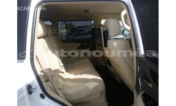 Acheter Import Voiture Lexus LX Blanc à Import - Dubai, Iles Acheter Import Voiture Lexus LX Blanc à Import - Dubai, Iles