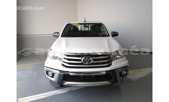Acheter Import Voiture Toyota Hilux Blanc à Import - Dubai, Iles Acheter Import Voiture Toyota Hilux Blanc à Import - Dubai, Iles