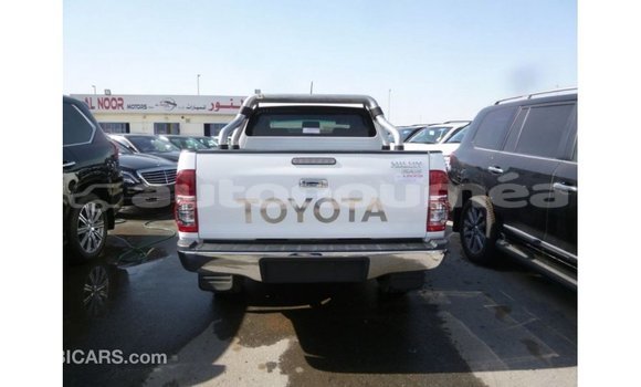 Acheter Import Voiture Toyota Hilux Blanc à Import - Dubai, Iles Acheter Import Voiture Toyota Hilux Blanc à Import - Dubai, Iles