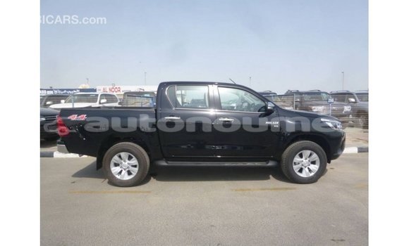 Acheter Import Voiture Toyota Hilux Noir à Import - Dubai, Iles Acheter Import Voiture Toyota Hilux Noir à Import - Dubai, Iles