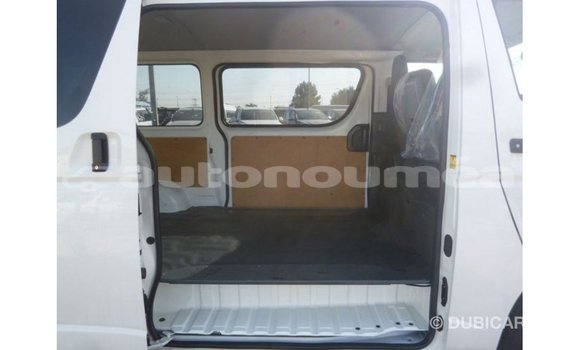 Acheter Import Voiture Toyota Hiace Blanc à Import - Dubai, Iles Acheter Import Voiture Toyota Hiace Blanc à Import - Dubai, Iles