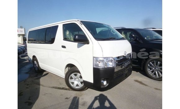 Acheter Import Voiture Toyota Hiace Blanc à Import - Dubai, Iles Acheter Import Voiture Toyota Hiace Blanc à Import - Dubai, Iles