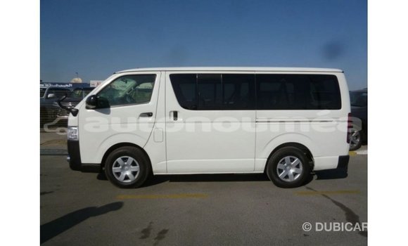 Acheter Import Voiture Toyota Hiace Blanc à Import - Dubai, Iles Acheter Import Voiture Toyota Hiace Blanc à Import - Dubai, Iles