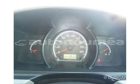 Acheter Import Voiture Toyota Hiace Blanc à Import - Dubai, Iles Acheter Import Voiture Toyota Hiace Blanc à Import - Dubai, Iles