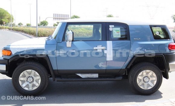 Acheter Import Voiture Toyota FJ Cruiser Bleu à Import - Dubai, Iles Acheter Import Voiture Toyota FJ Cruiser Bleu à Import - Dubai, Iles
