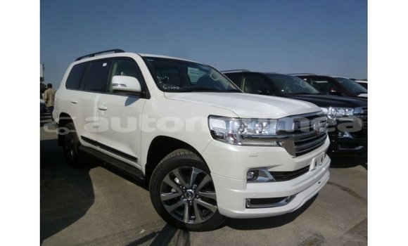 Acheter Import Voiture Toyota Land Cruiser Blanc à Import - Dubai, Iles Acheter Import Voiture Toyota Land Cruiser Blanc à Import - Dubai, Iles